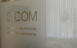 Cicom centro implantología cirugía oral maxilofacial