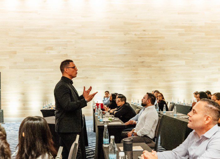 Masterclass en periimplantitis impartida por el Dr. Alberto Monje en México